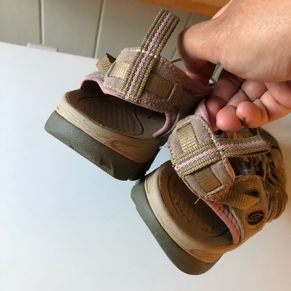 * KEEN Tan Unisex Green Pink Waterproof Women’s size 9 Outdoor Sandals - Picture 7 of 9